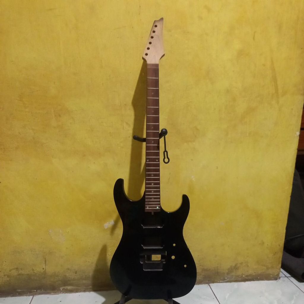 Gitar bodi neck model ibanez 6 string