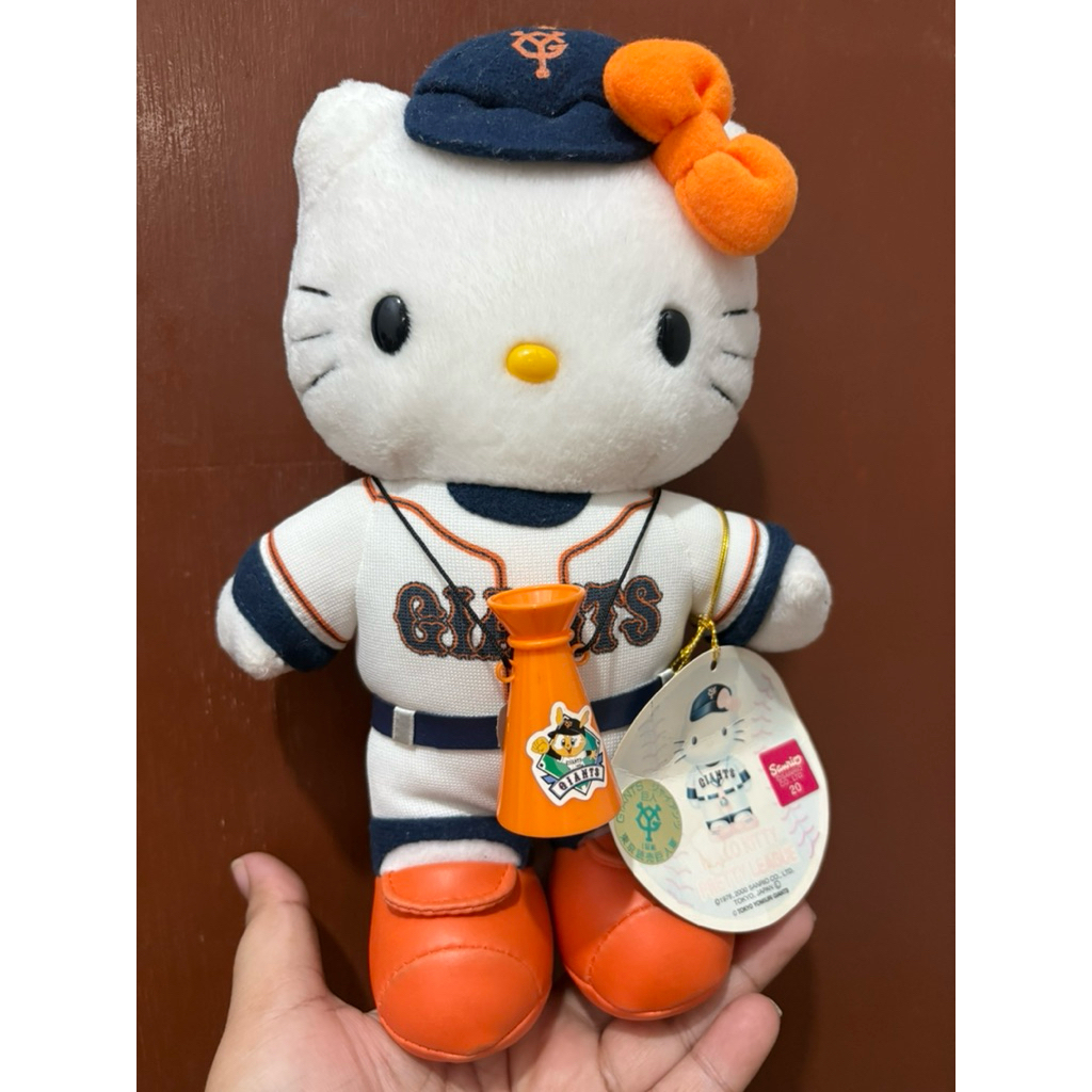 Boneka Hello Kitty Baseball Yomiuri Giants