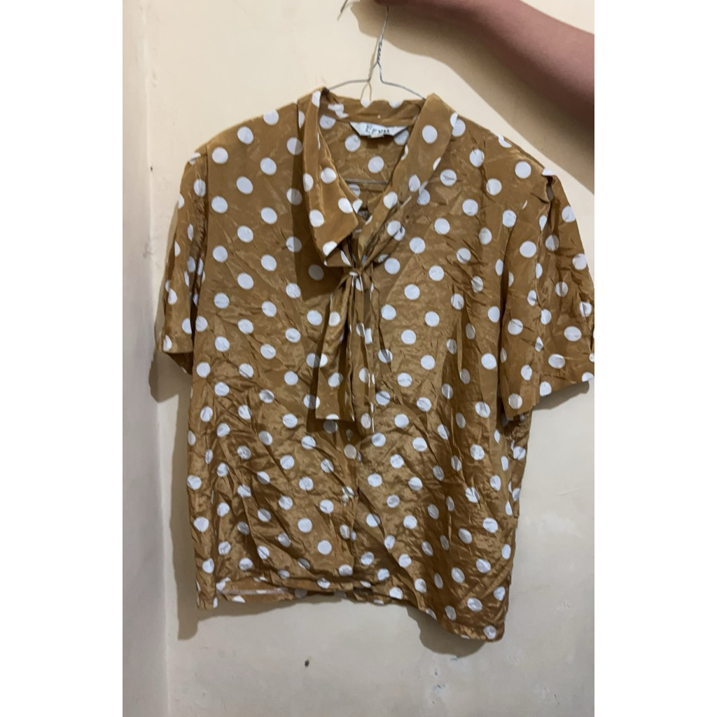 blouse satin polkadot gold