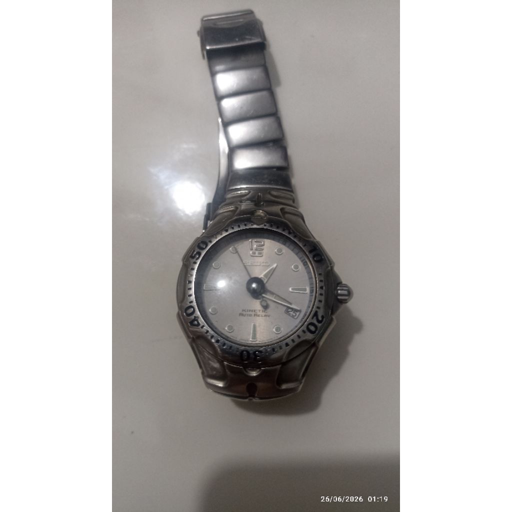 jam tangan Seiko kinetik