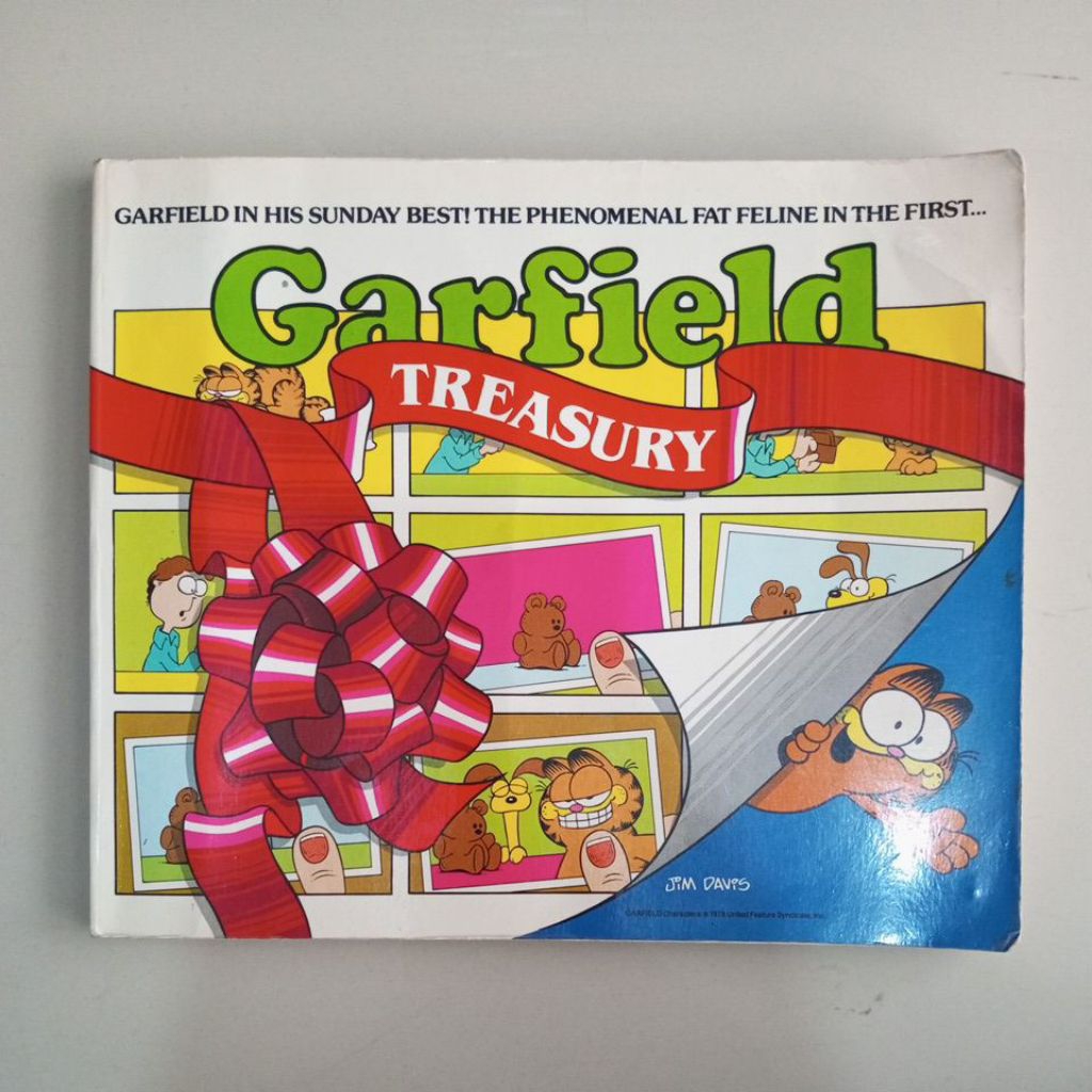 KOMIK GARFIELD TREASURY BY JIM DAVIS