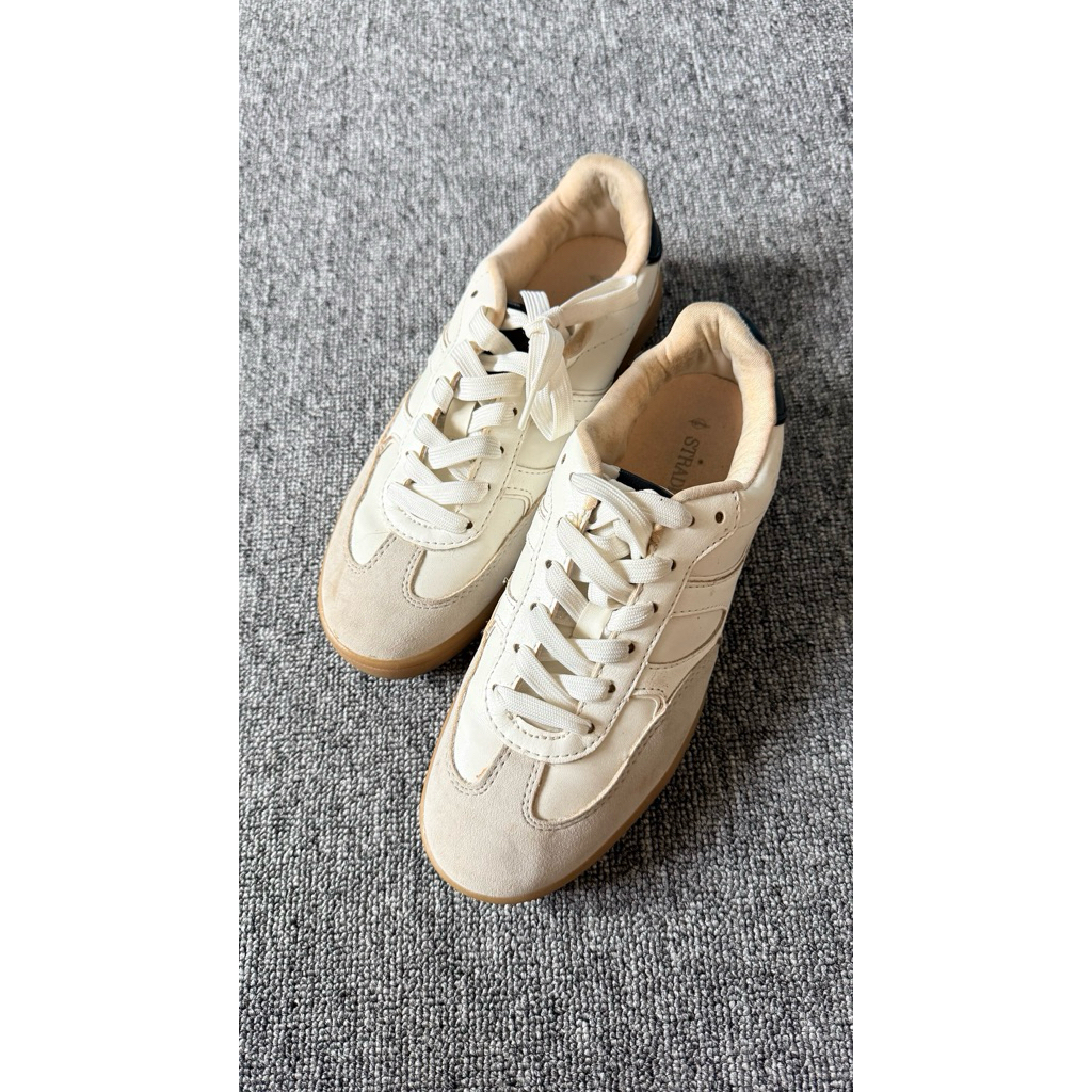 sepatu stradivarius