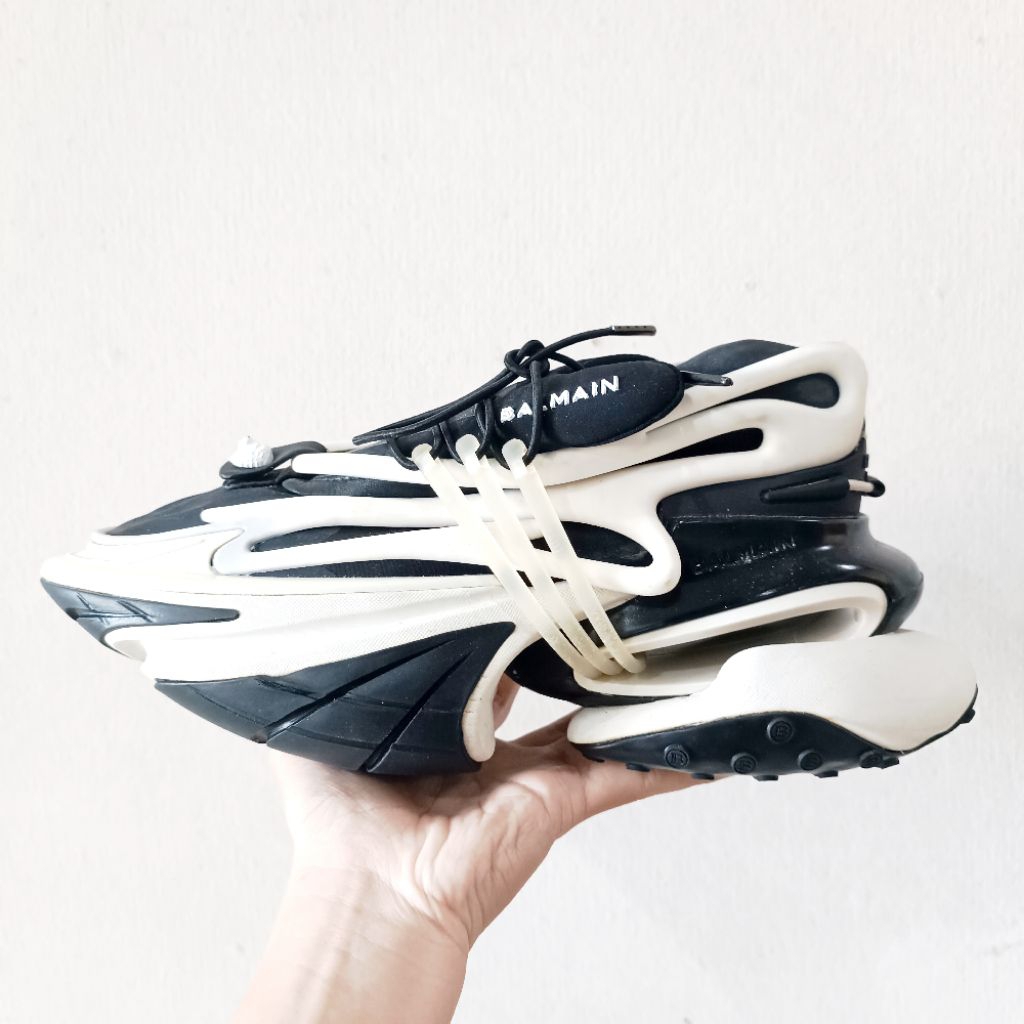 SEPATU / SNEAKERS BALMAIN PARIS UNICORN Uk 41-42 (Seccond)