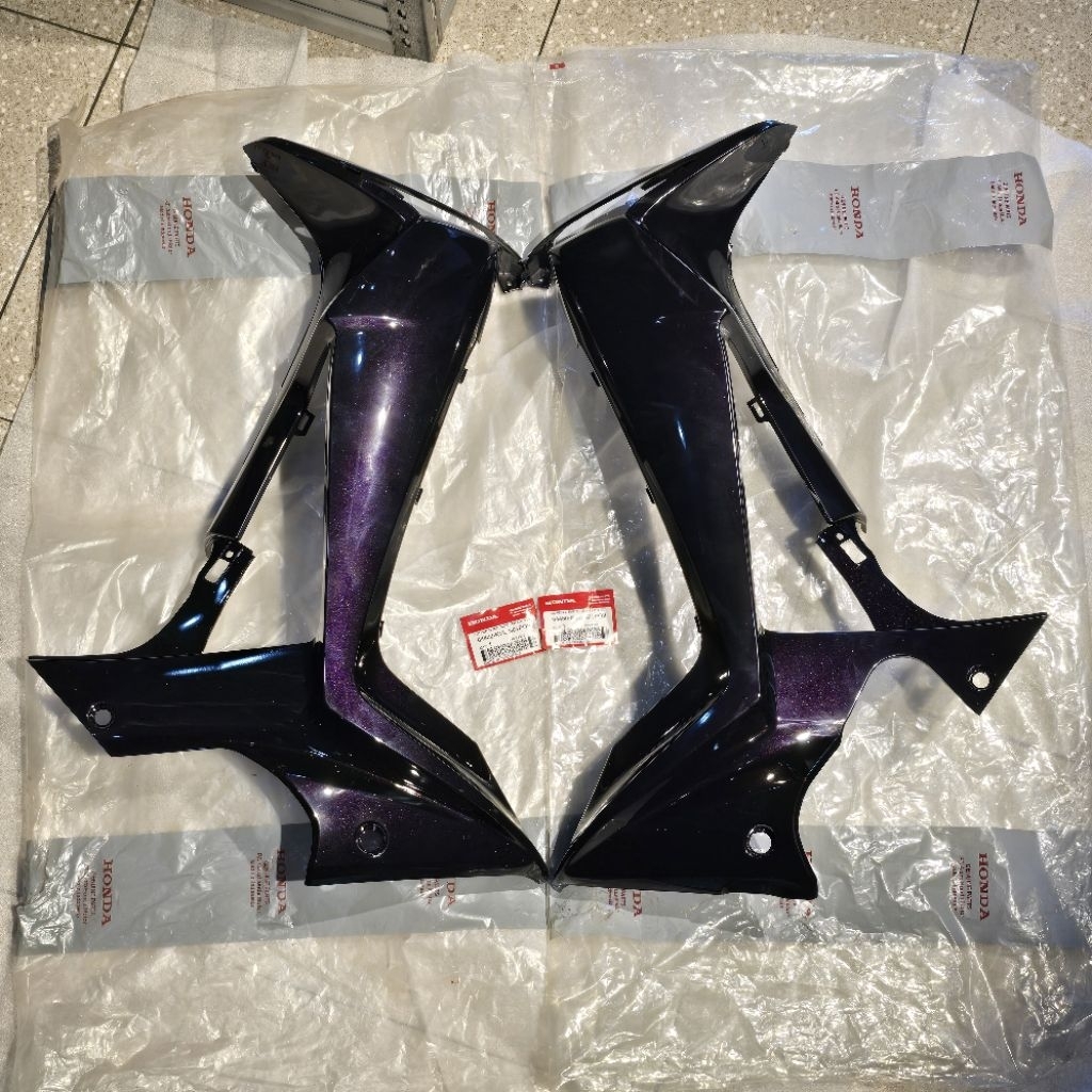 COVER LEGSHELD SAYAP DALAM BODY DEPAN KANAN KIRI SUPRA X 125 BATMAN UNGU VIOLET POV ORIGINAL AHM 644