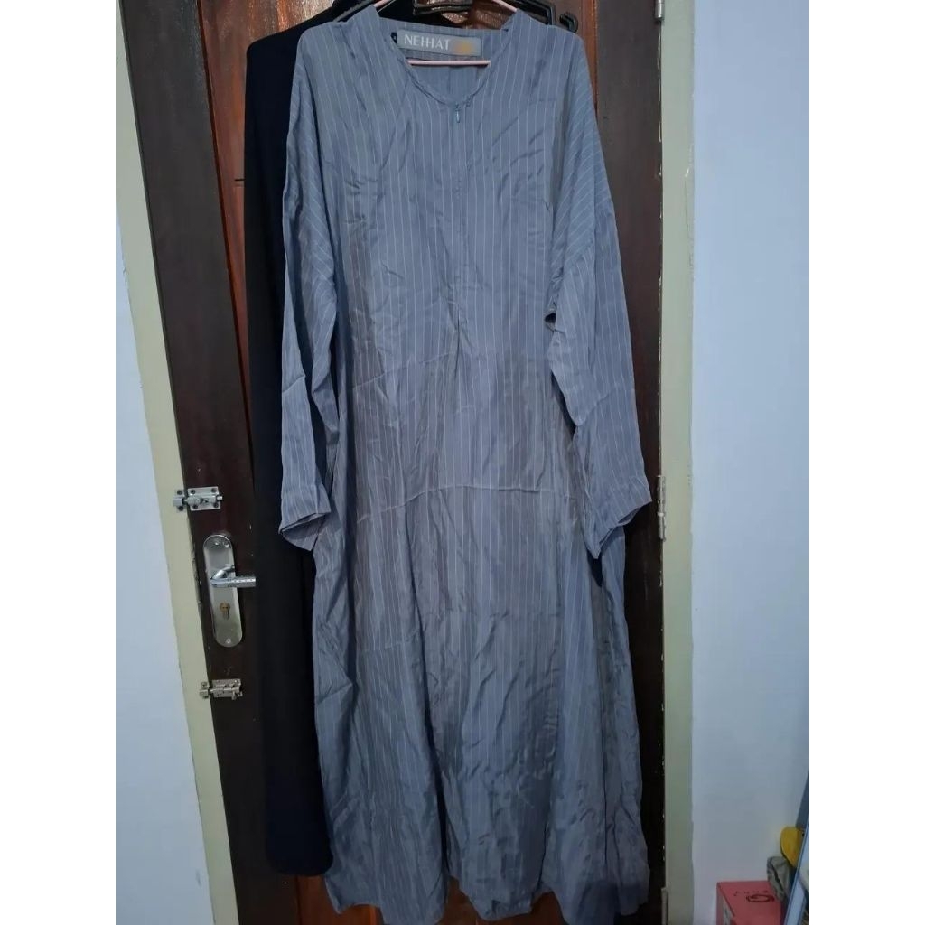 Preloved Nehhat mini lyse line ukuran M