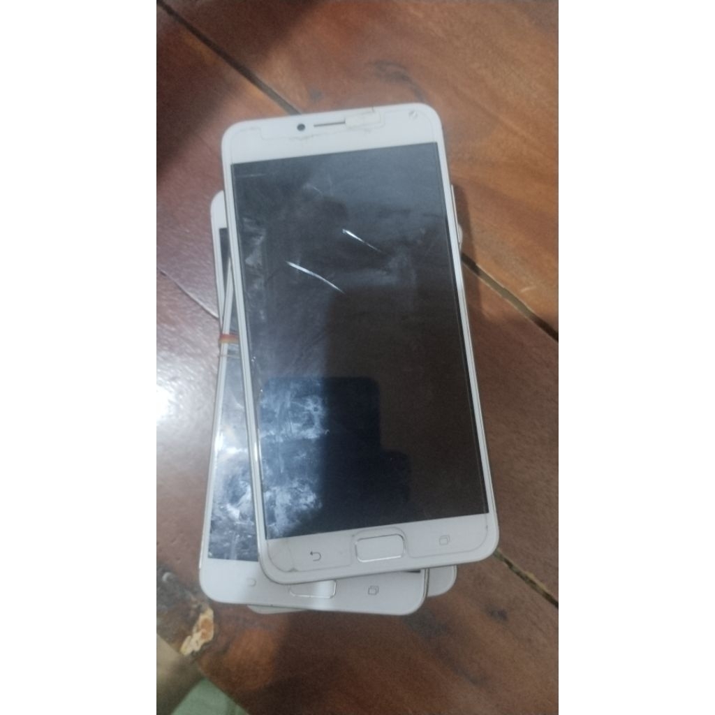 asus zenfone 4 max