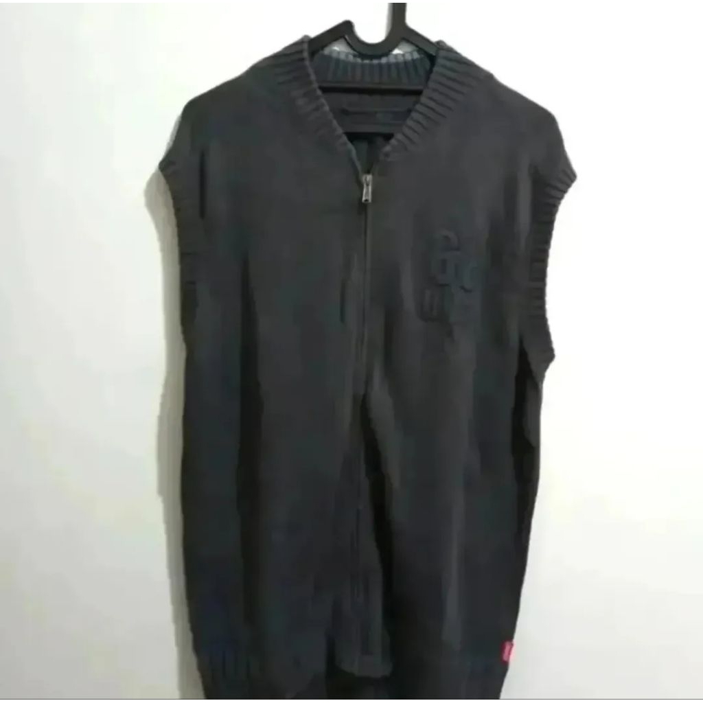 Sweater Pria. Merk Esprit