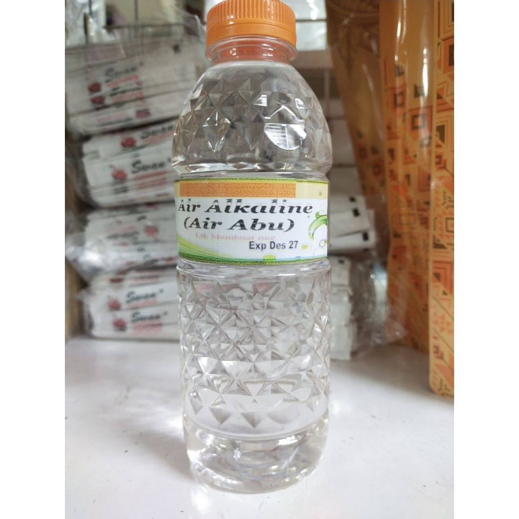 Air Alkaline / Air Abu +/- 300 ml (Untuk membuat mie)