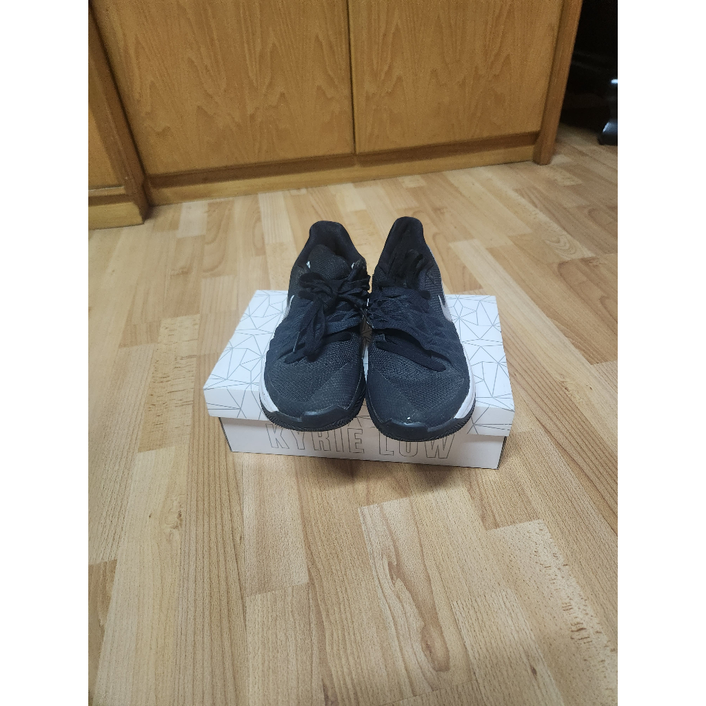 Kyrie 4 Low Preloved