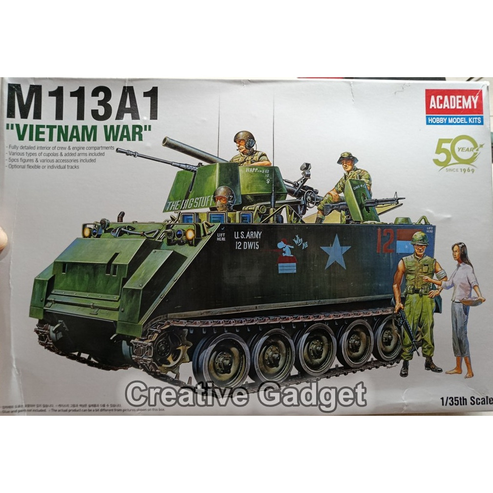 US M113 A1 Vietnam version with Interior + 5 Figure - M113A1 APC with Interior - Model Kit Academy 1