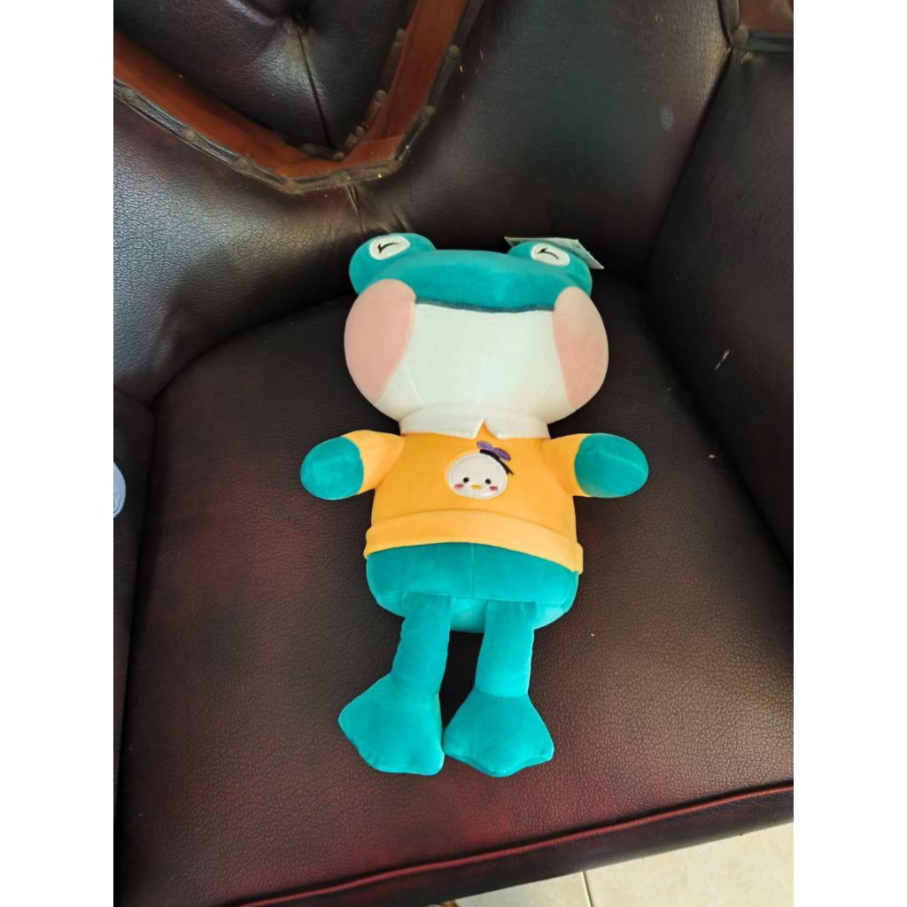 boneka katak hijau