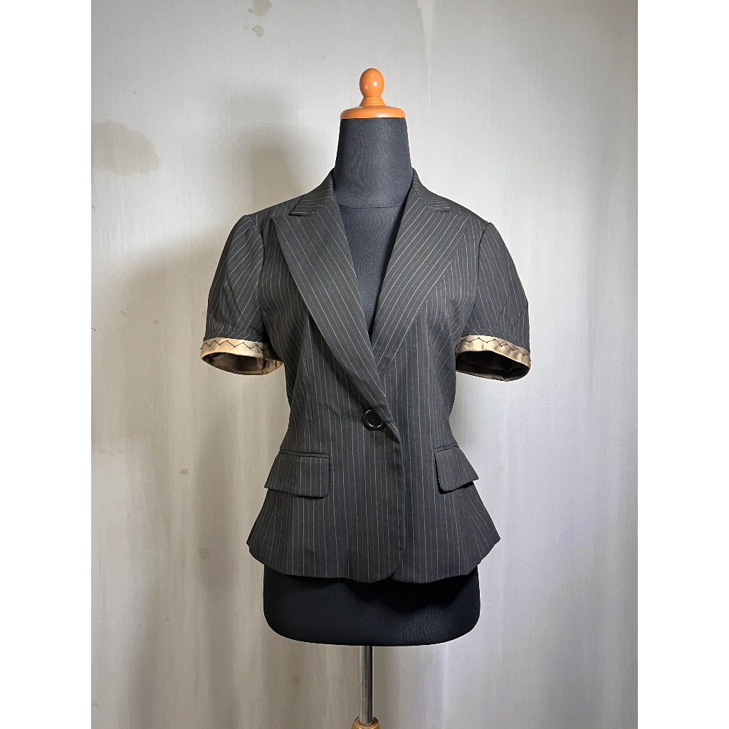 Blazer Wanita Lengan Pendek Hitam Motif Garis