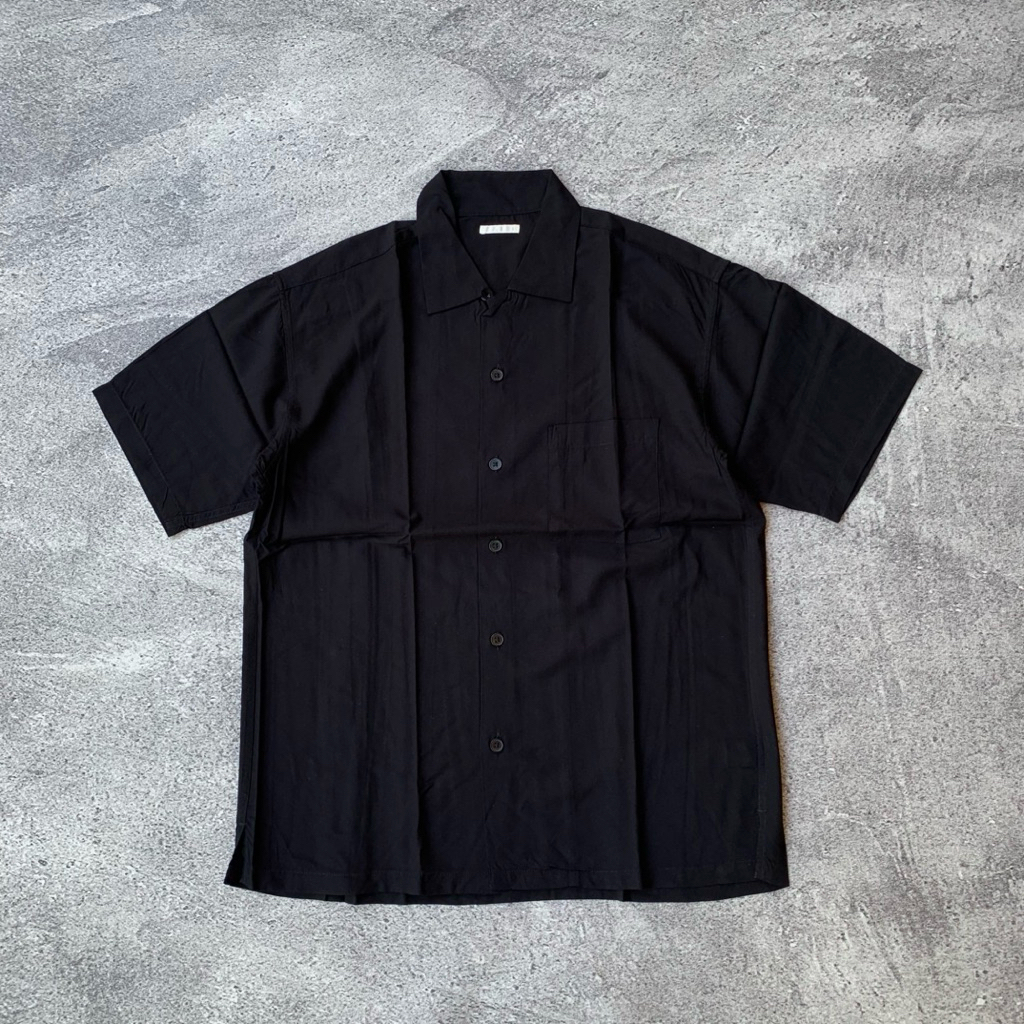 Kemeja Gu by Uniqlo Open Collar