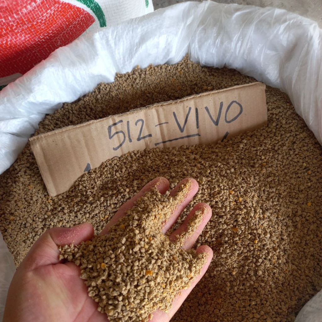 512-Vivo Pakan Ayam Komplit berbentuk Butiran(Crumble),1kg