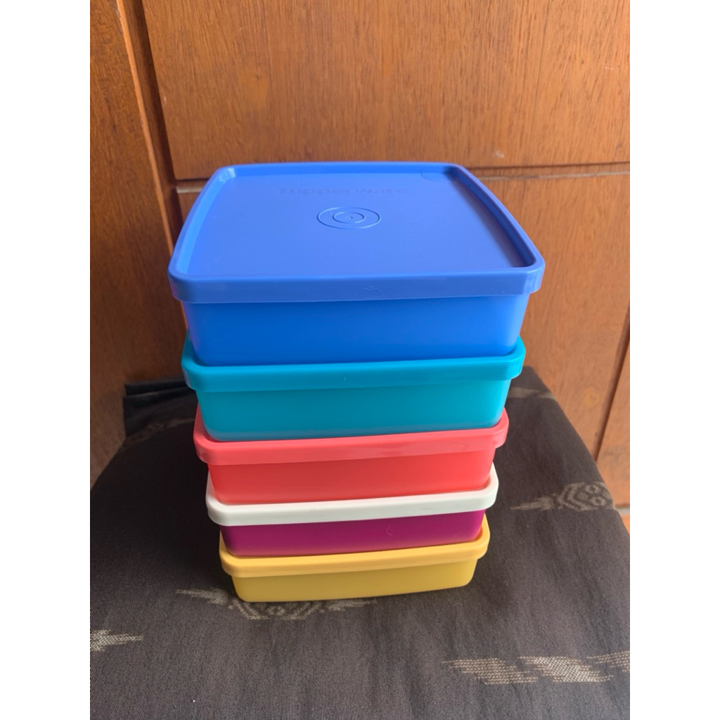 medium square away Tupperware 360ml / Tempat makan / Tupperware (Baru)