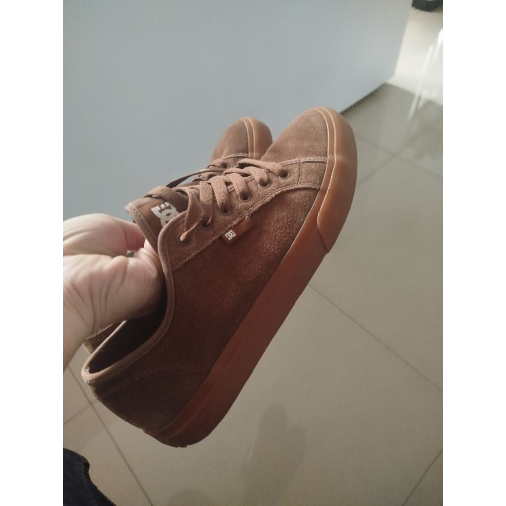 DC Manual Le Shoe ADYS300742-BRN Brown size 43 Ex Pribadi