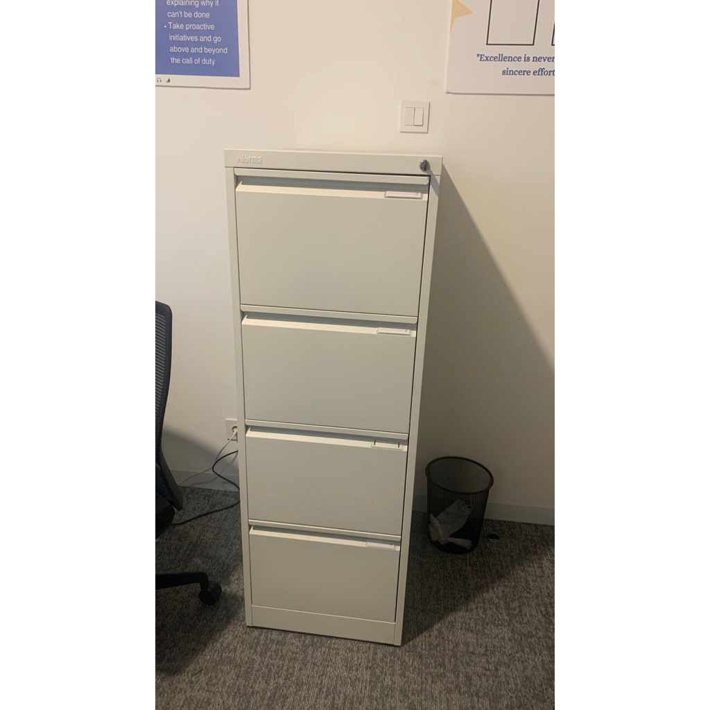 informa laci (metal) secondhand