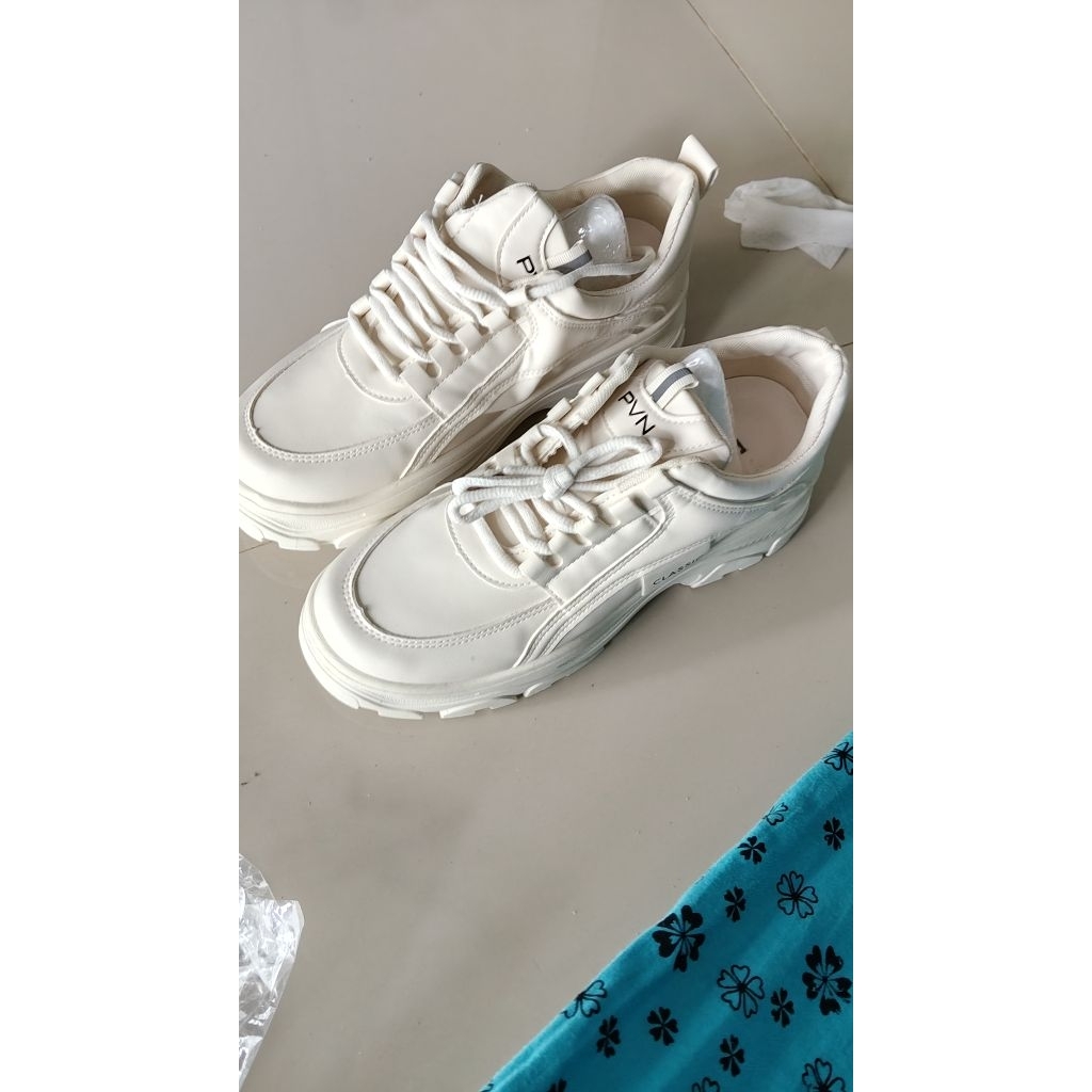 sepatu PVN Yeri putih
