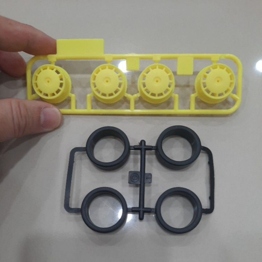 Velg Dish Kuning Fluorescent Ori Tamiya + Ban