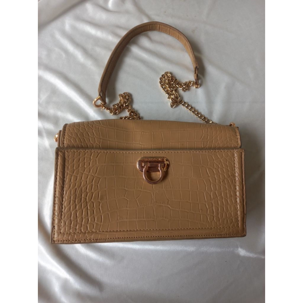 PRELOVED Tas Heylocal.id
