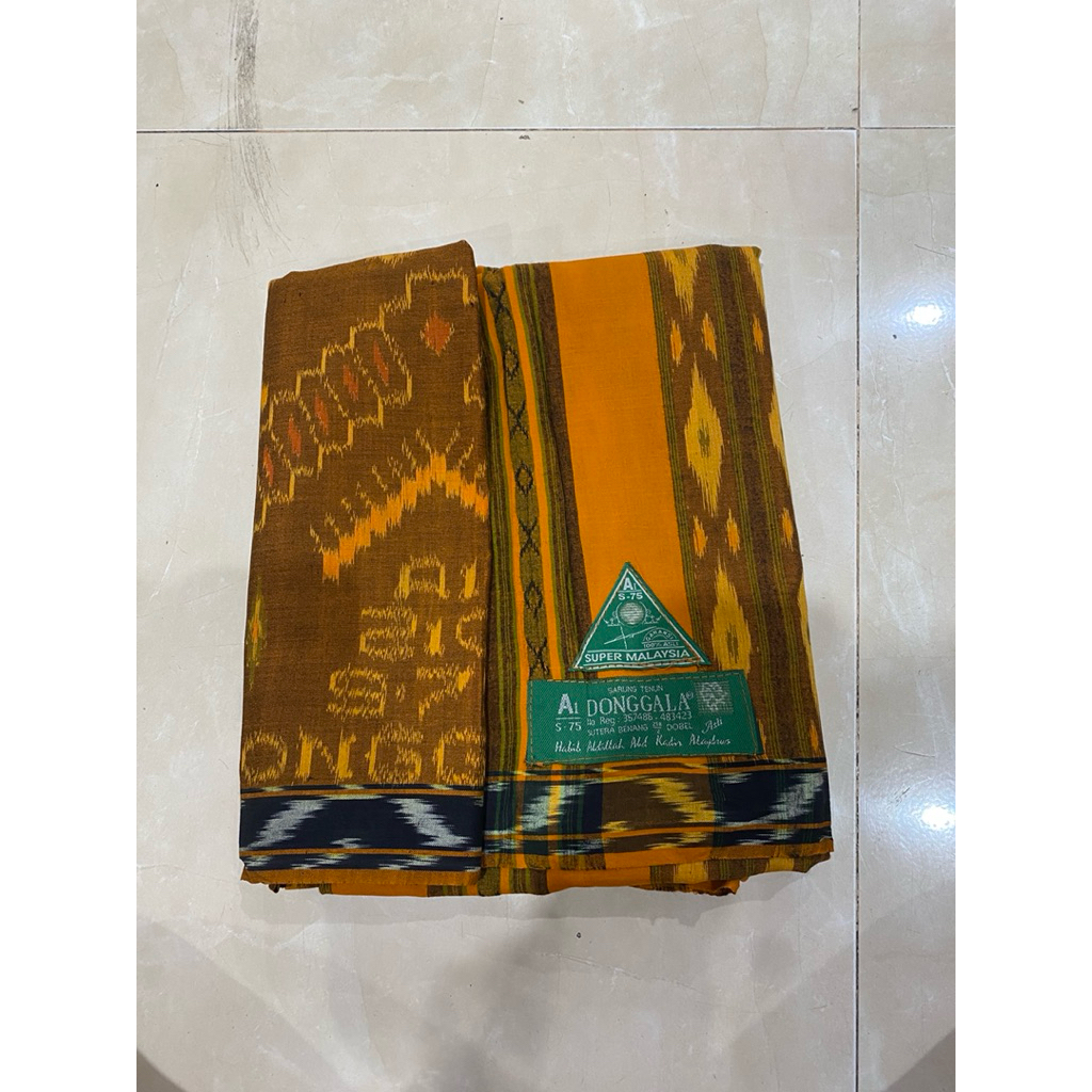 Sarung Donggala Sutra S75 benang dobel Warna oranye sambung jahit tengah
