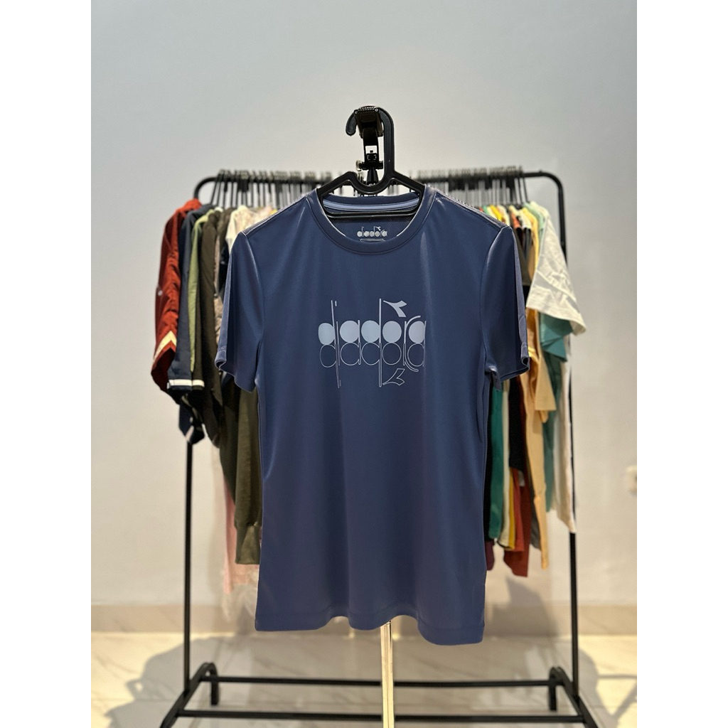 BAJU OLAHRAGA WANITA RUNNING POLYESTER DIADORA NAYAKA TSHIRT TEE DIAXT250210U GRAY BLUE ORIGINAL