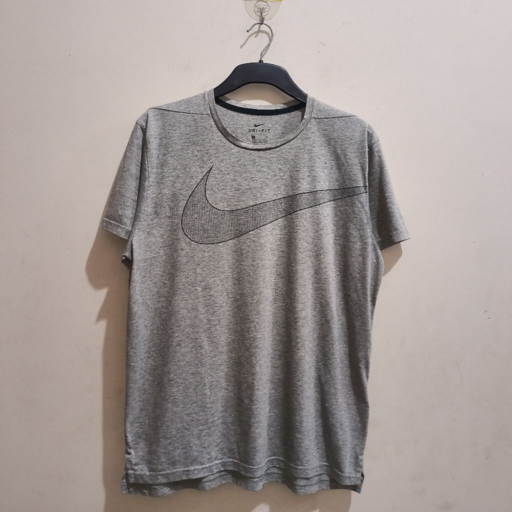 nike big swoosh t-shirt