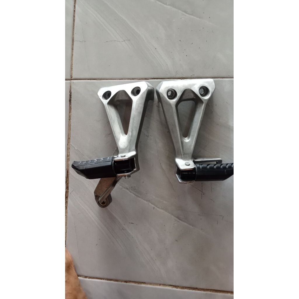 footstep belakang pijakan kaki belakang honda revo absolut 110 lama original