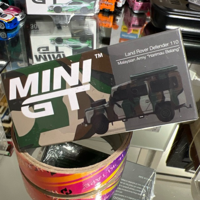 mini gt land rover defender 110 malaysian army segel