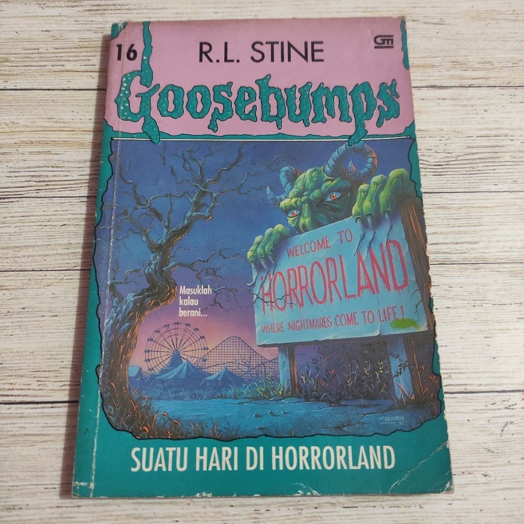 novel goosebumps r.l.stine - suatu hari di horrorland