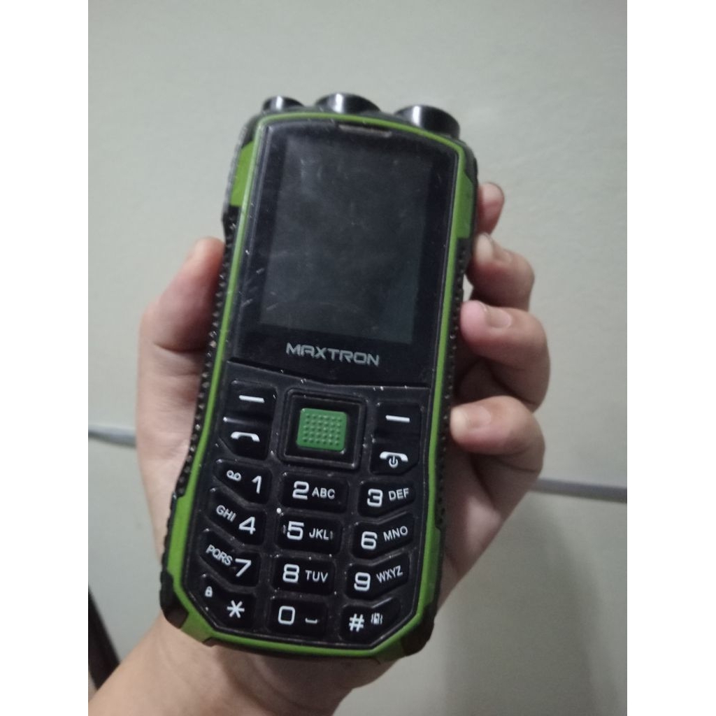 HP GUNUNG MAXTRON P12I,,MESIN NORMAL ,LCD  PECAH , SUARA MASIH KENCENG BACA DISKRIPSI