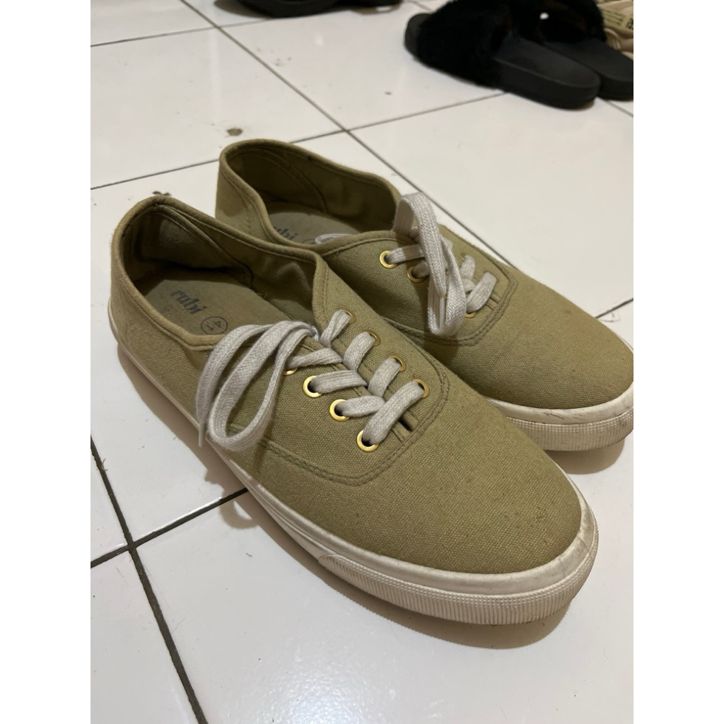 [PRELOVED] Rubi sneaker unisex / Sepatu sneaker rubi pria / Sepatu snekaer rubi wanita / Sneaker RUB