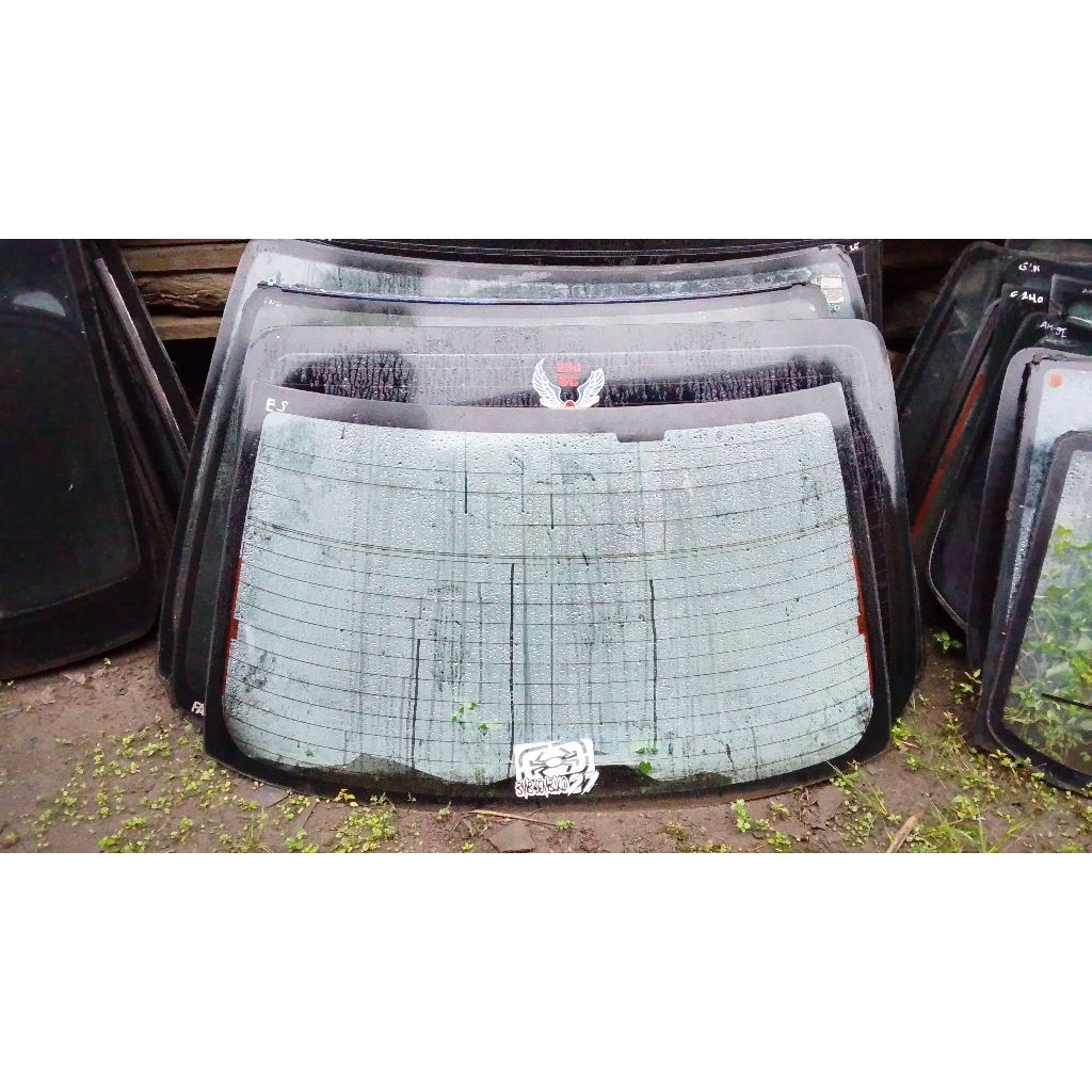 kaca belakang  copotan original honda civic vtis 2001
