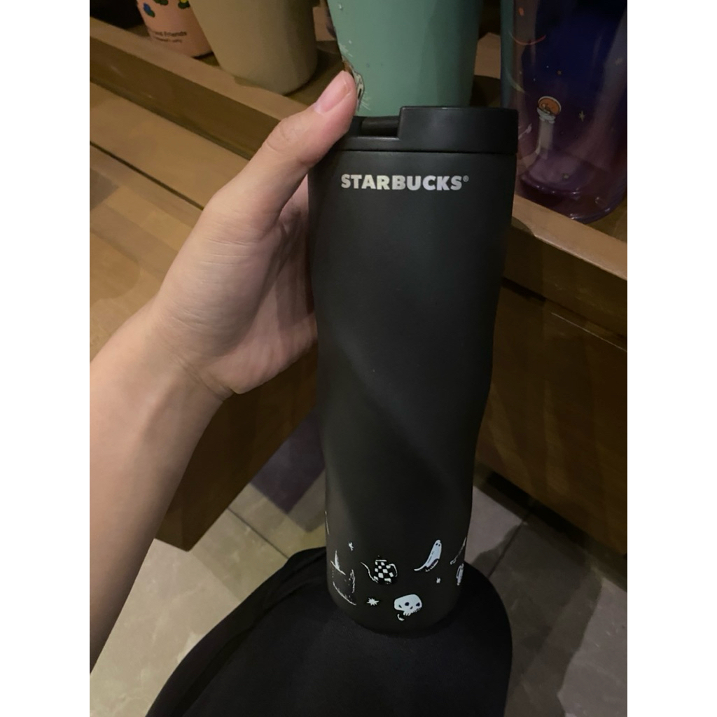 Starbucks black tumblr edisi Halloween