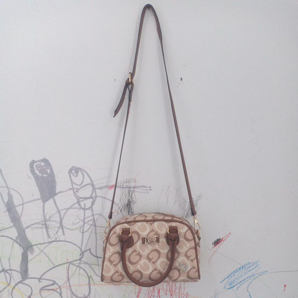 Tas Selempang wanita Guess