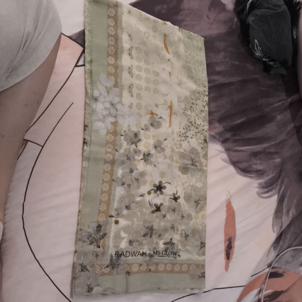 preloved scarf Radwah x MS glow, hijau muda, green