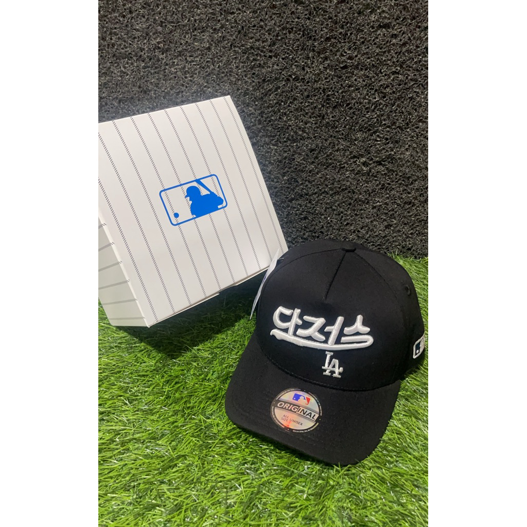 Logo New LA Putih JPN Bahan Hitam Topi Premium