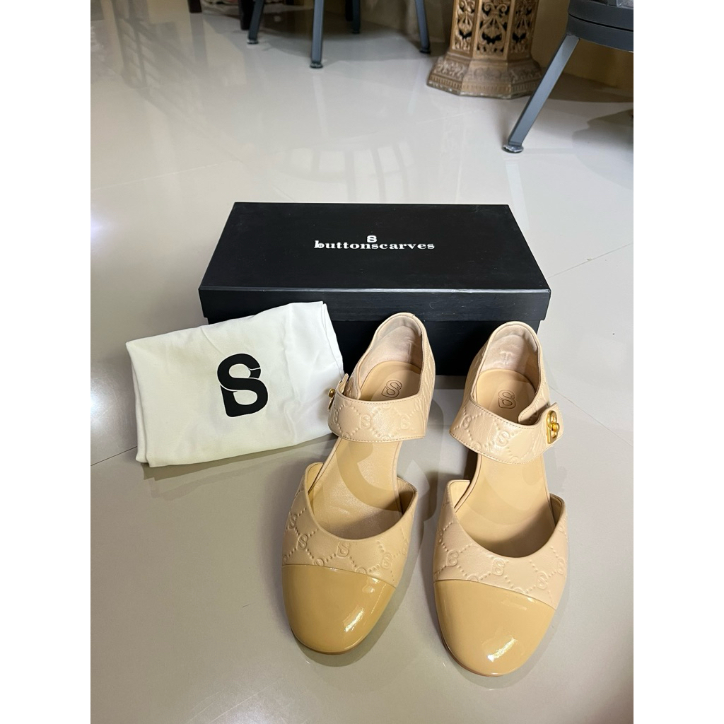 Preloved Sepatu Buttonscarves
