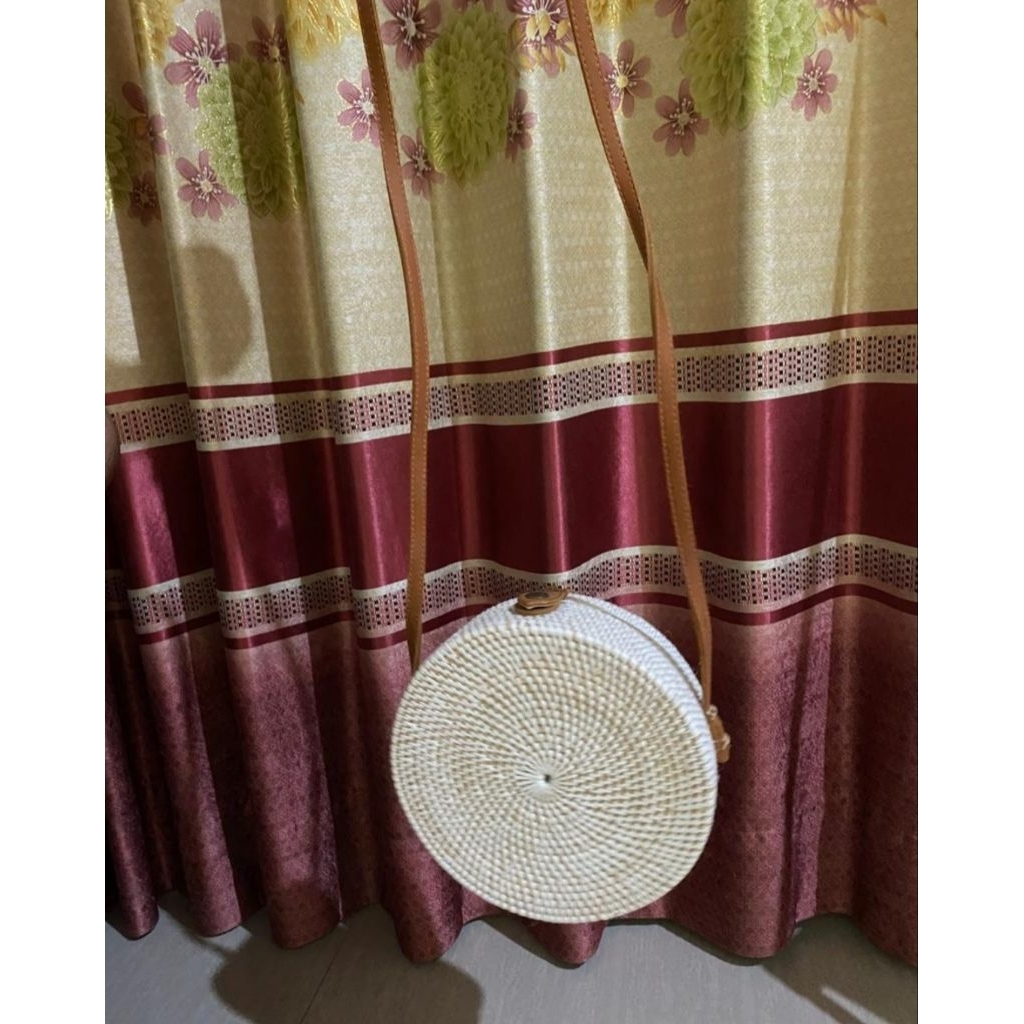 Preloved Tas Selempang Rotan Bulat