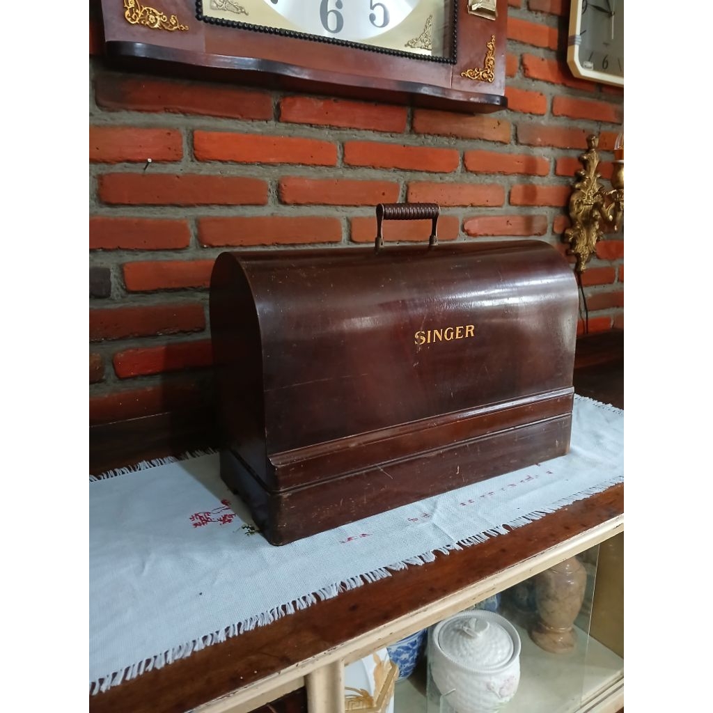 Mesin jahit SINGER KUNO engkol Vintage