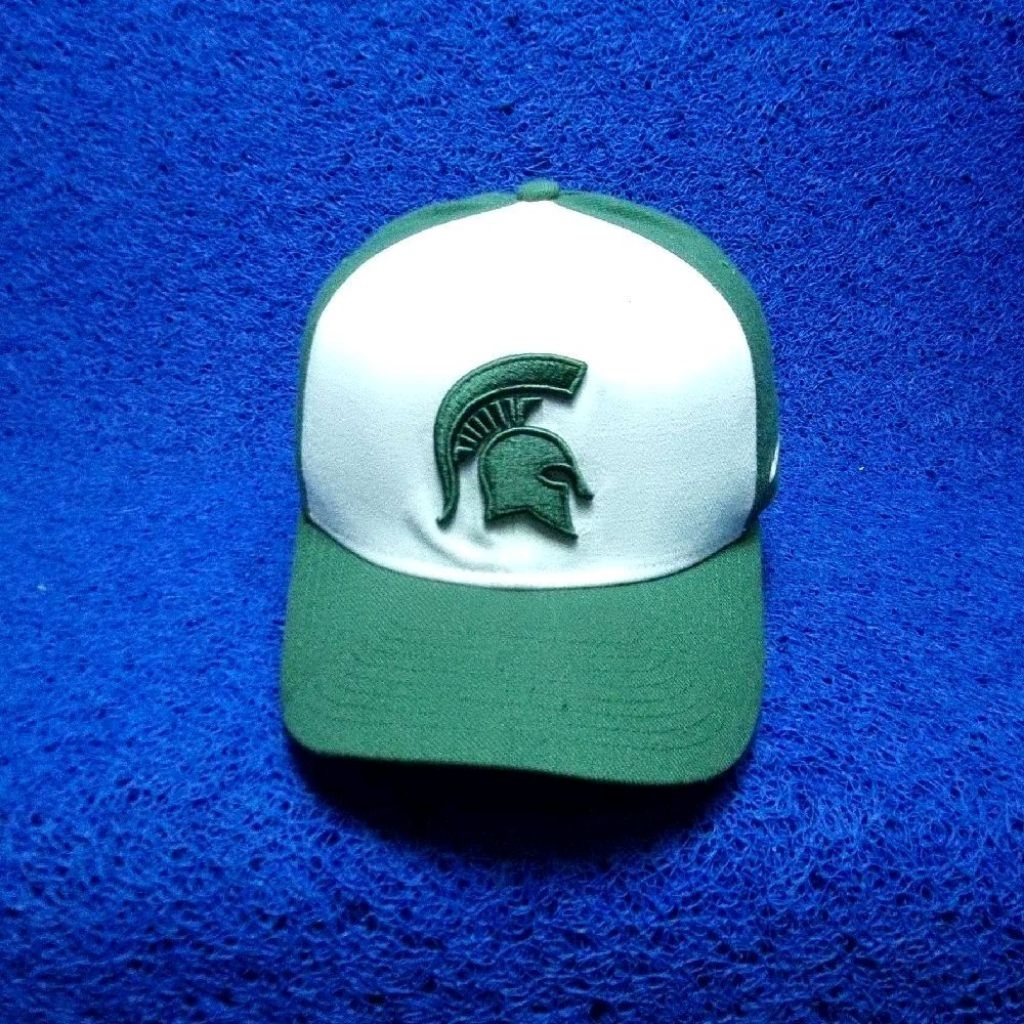 topi spartan michigan state size L