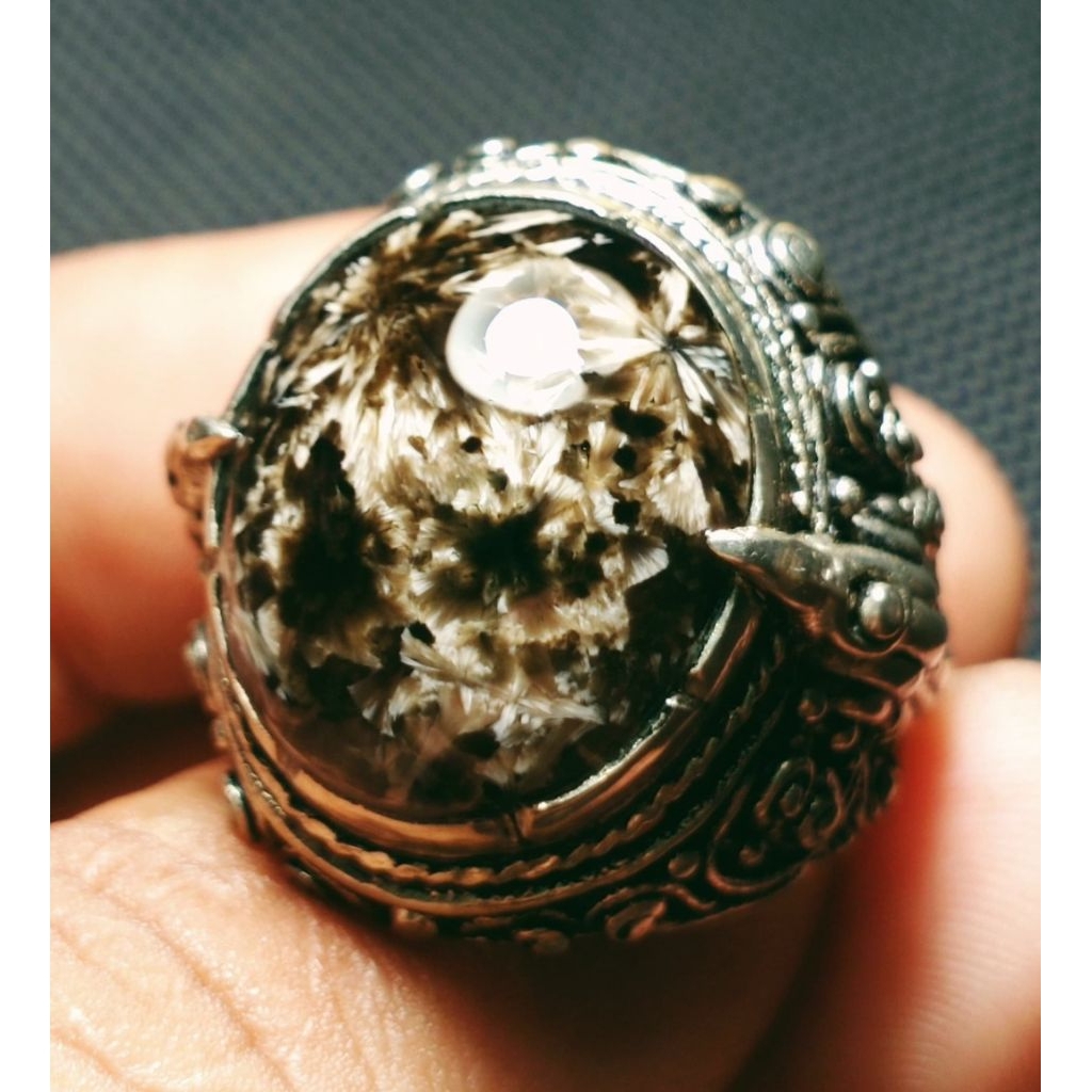 Natural Basaltic Glass  / Bulu Macan Lumajang Super