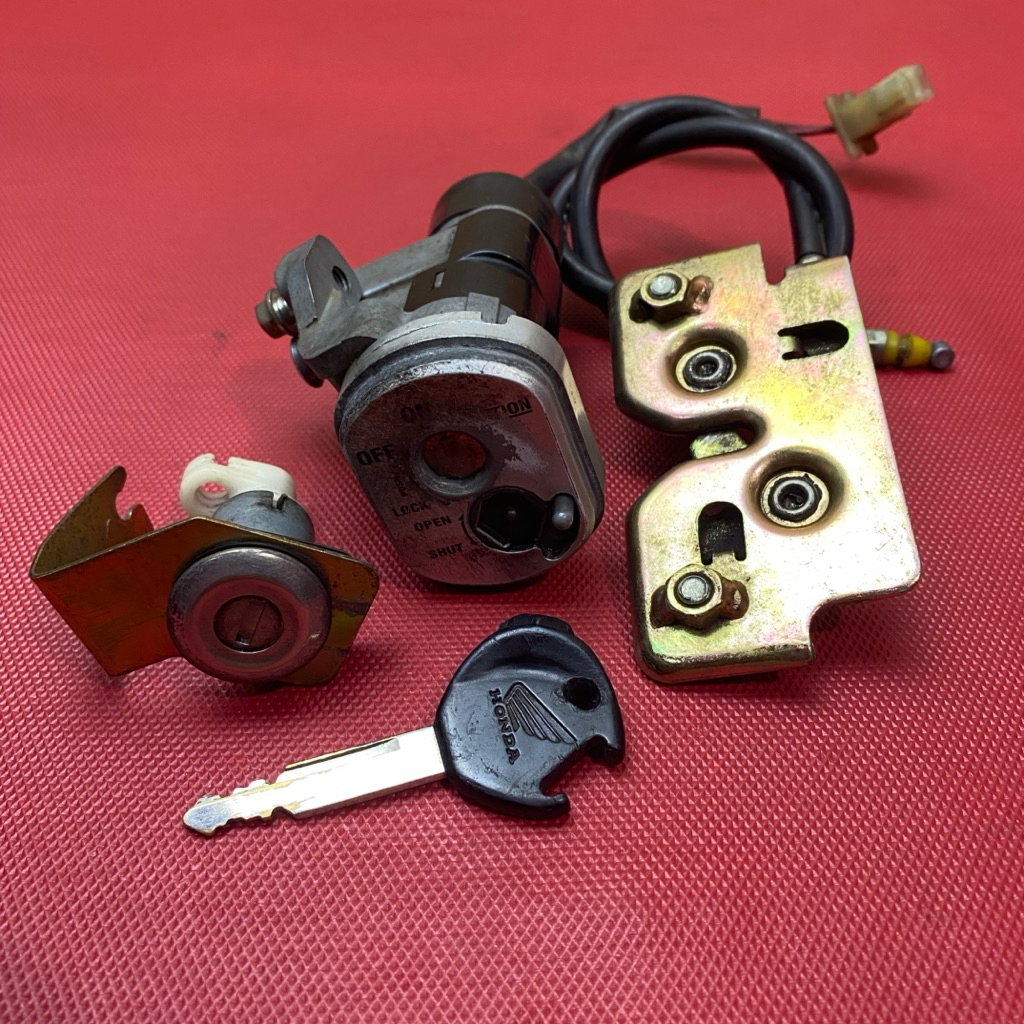 kunci motor set vario 110 karbu lama original
