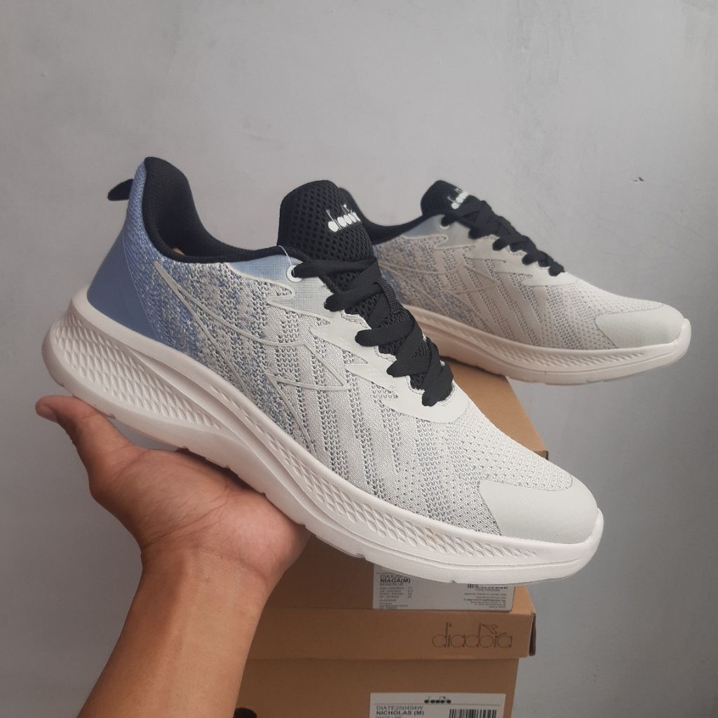 SEPATU PRIA LARI - DIADORA NIAGA blackblue dengan sol eva ringan dan nyaman
