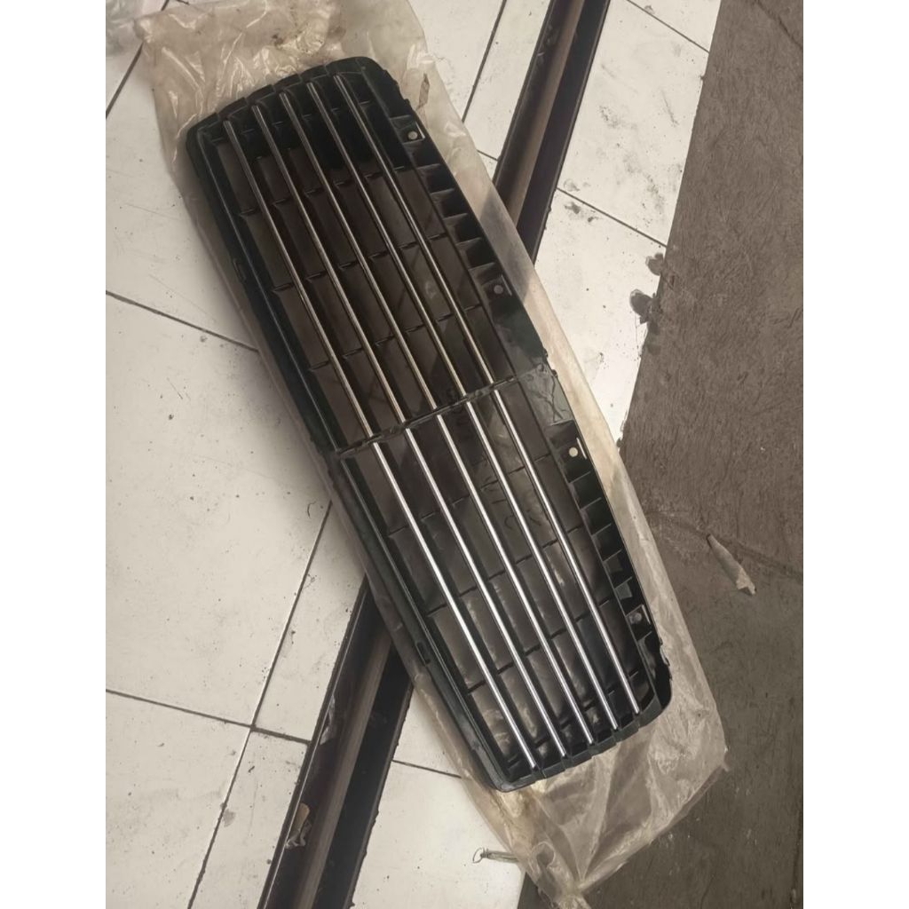 GRILL DEPAN MERCY W210