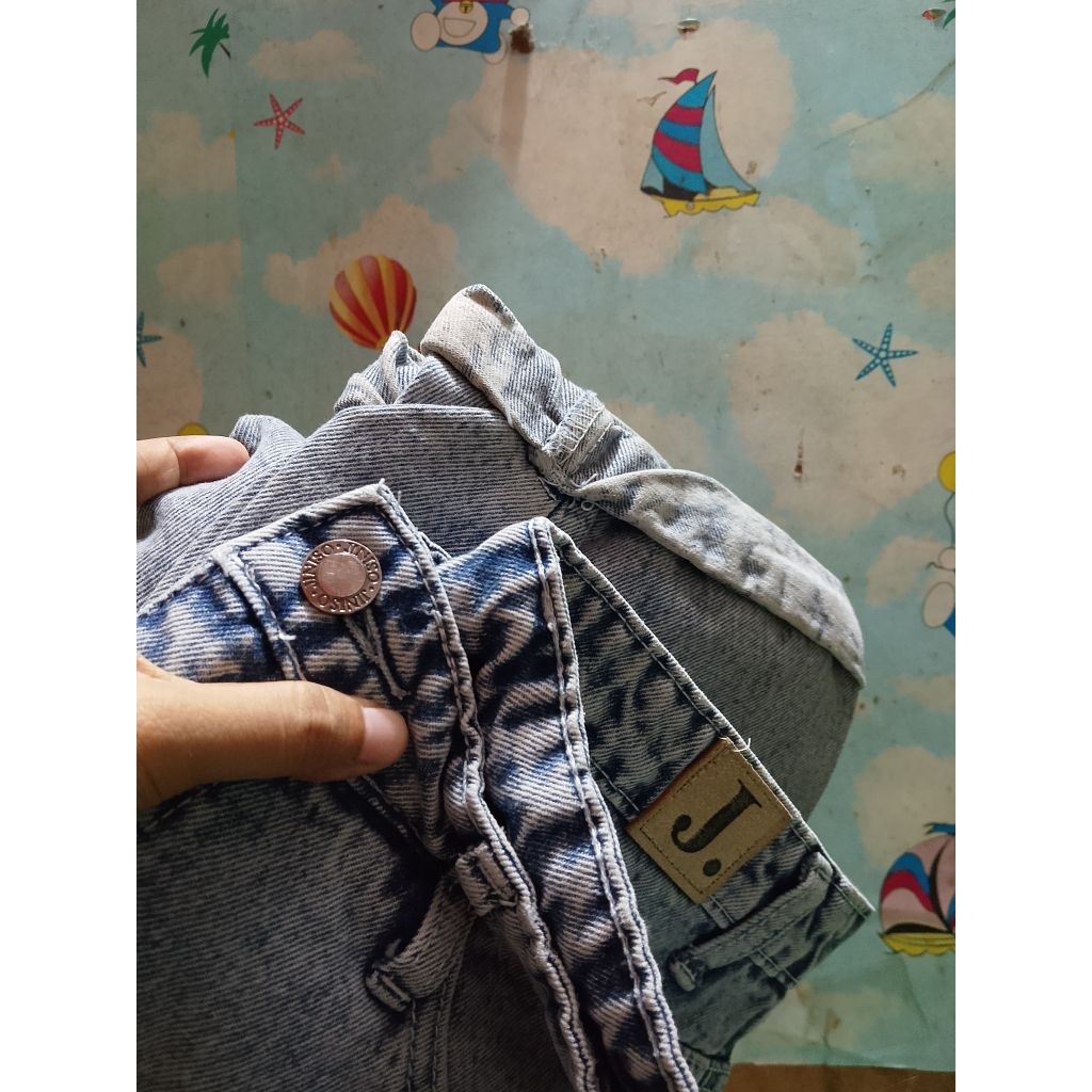 preloved celana jeans panjang jiniso UK 33