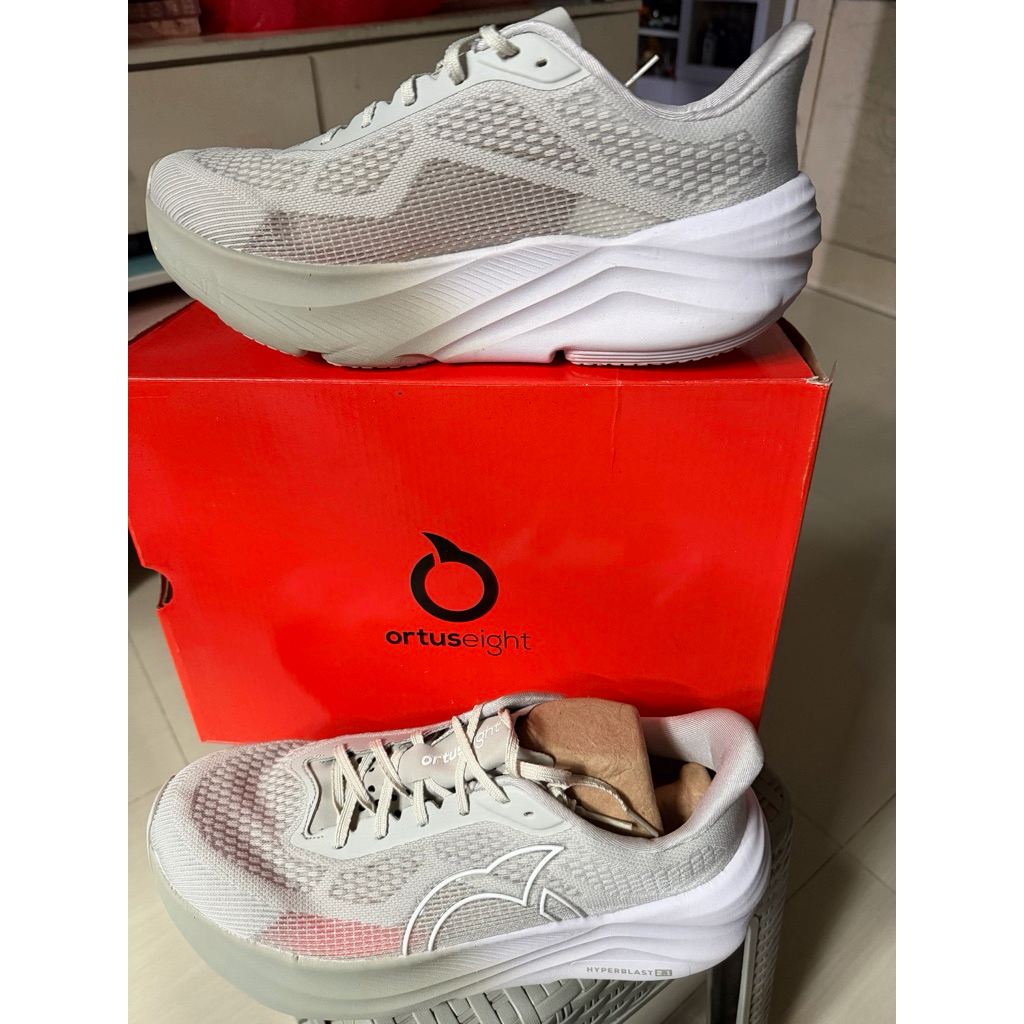 sepatu lari ortuseight