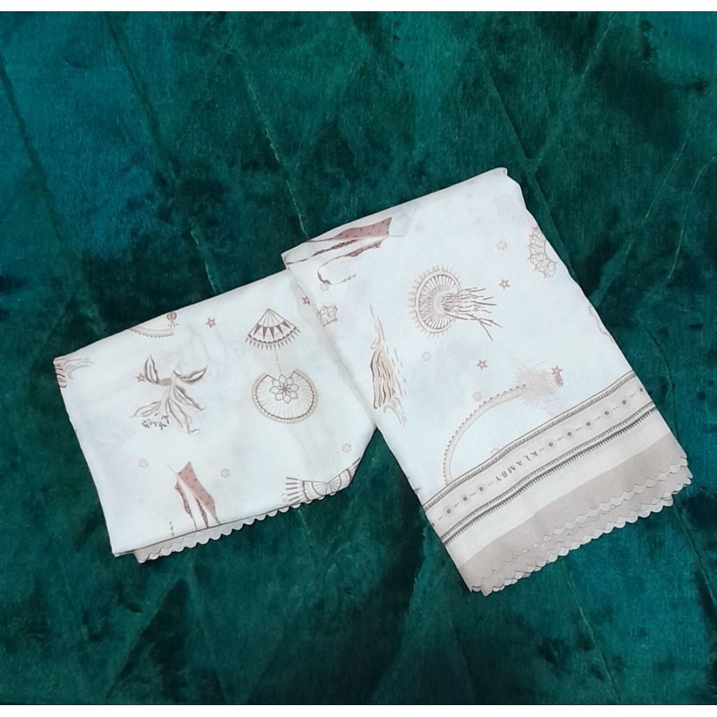 preloved scarf wearing klamby