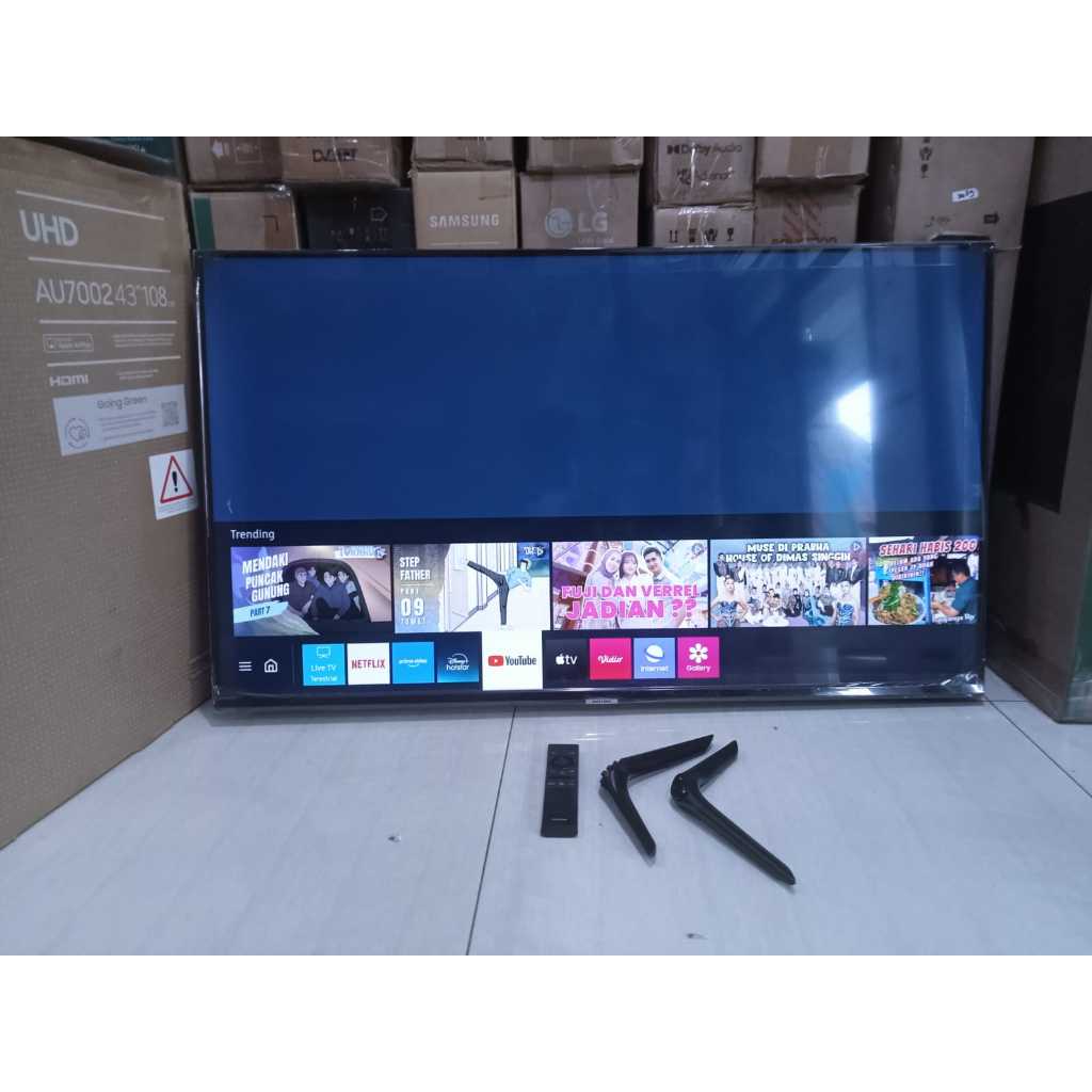 TV LED SAMSUNG 43 IN 4K UHD SMART TV YouTube Digital TV Kondisi bekas pemakaian 6797F