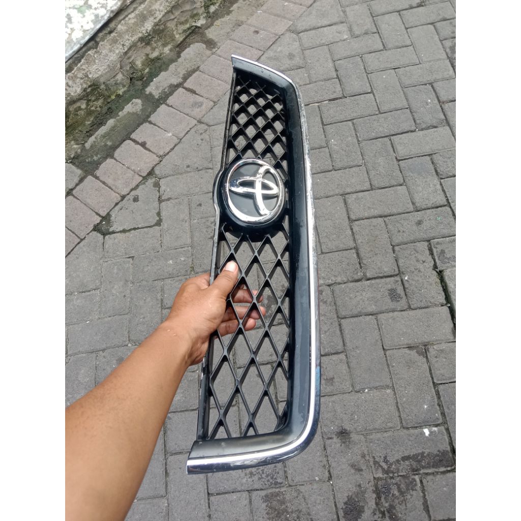 grill Toyota rush Terios original bekas